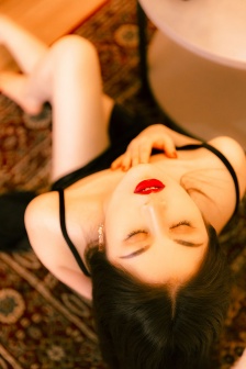 不知從何處來的女孩 视频截图