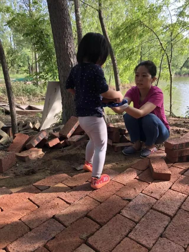 不知從何處來的女孩 视频截图