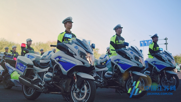 Sirenele： Secretul Medalionului