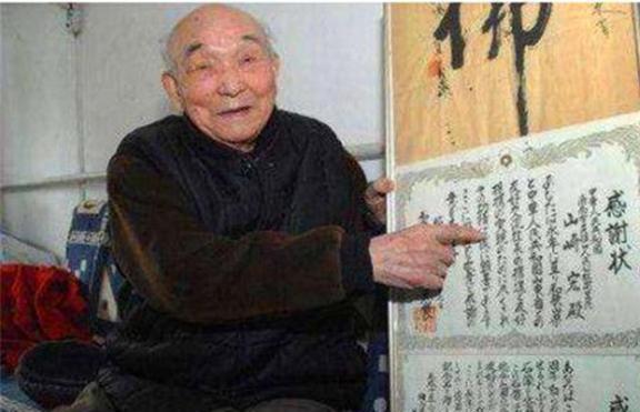 冷室裏有很多走廊 视频截图