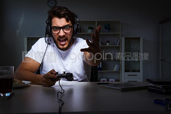 Y行動和舒立克的其他冒險